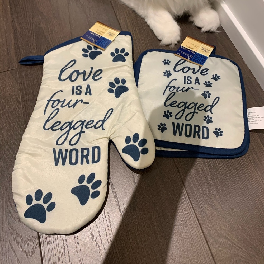 3/$30 NEW pet themed oven mitt and 2 pot holders